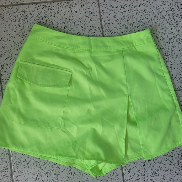 Lime green skort - Picture 2 of 4